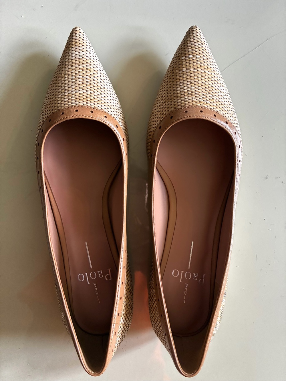 Linea Paolo Newport pointed-toe flats featuring a woven raffia and leather.5.NWT